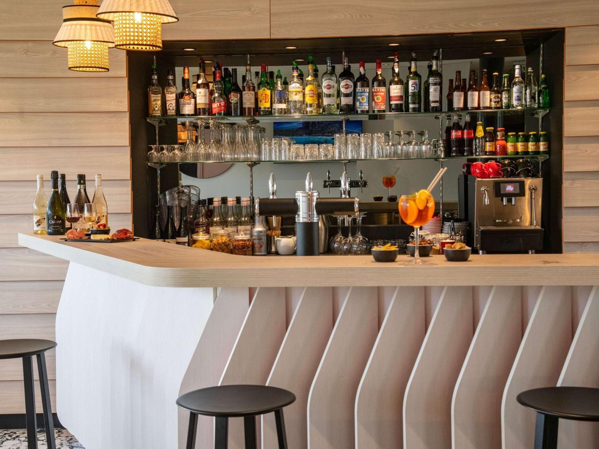 Ibis Styles Porto Vecchio Hotel Екстериор снимка